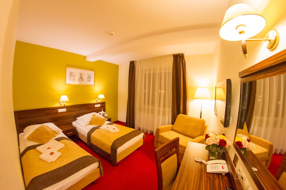 Hotel Pikul Pulawy Exterior photo