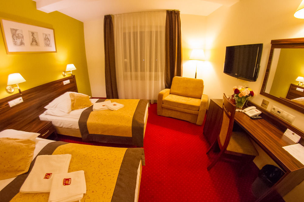 Hotel Pikul Pulawy Exterior photo