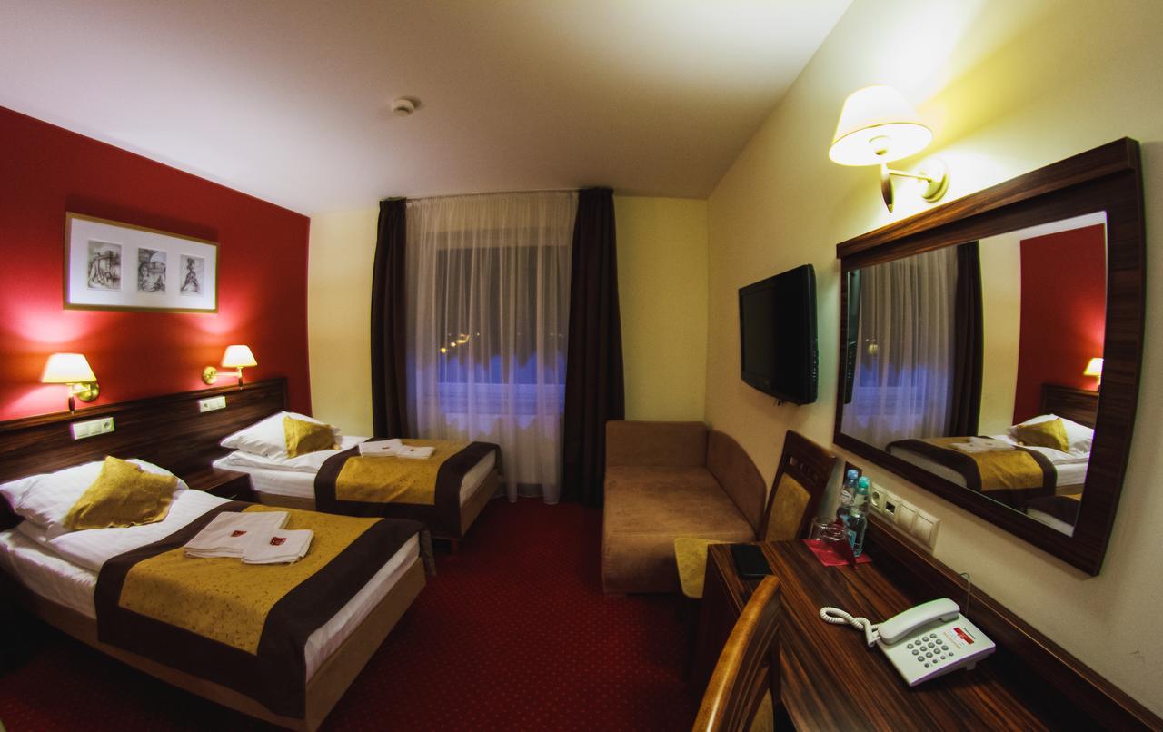 Hotel Pikul Pulawy Exterior photo