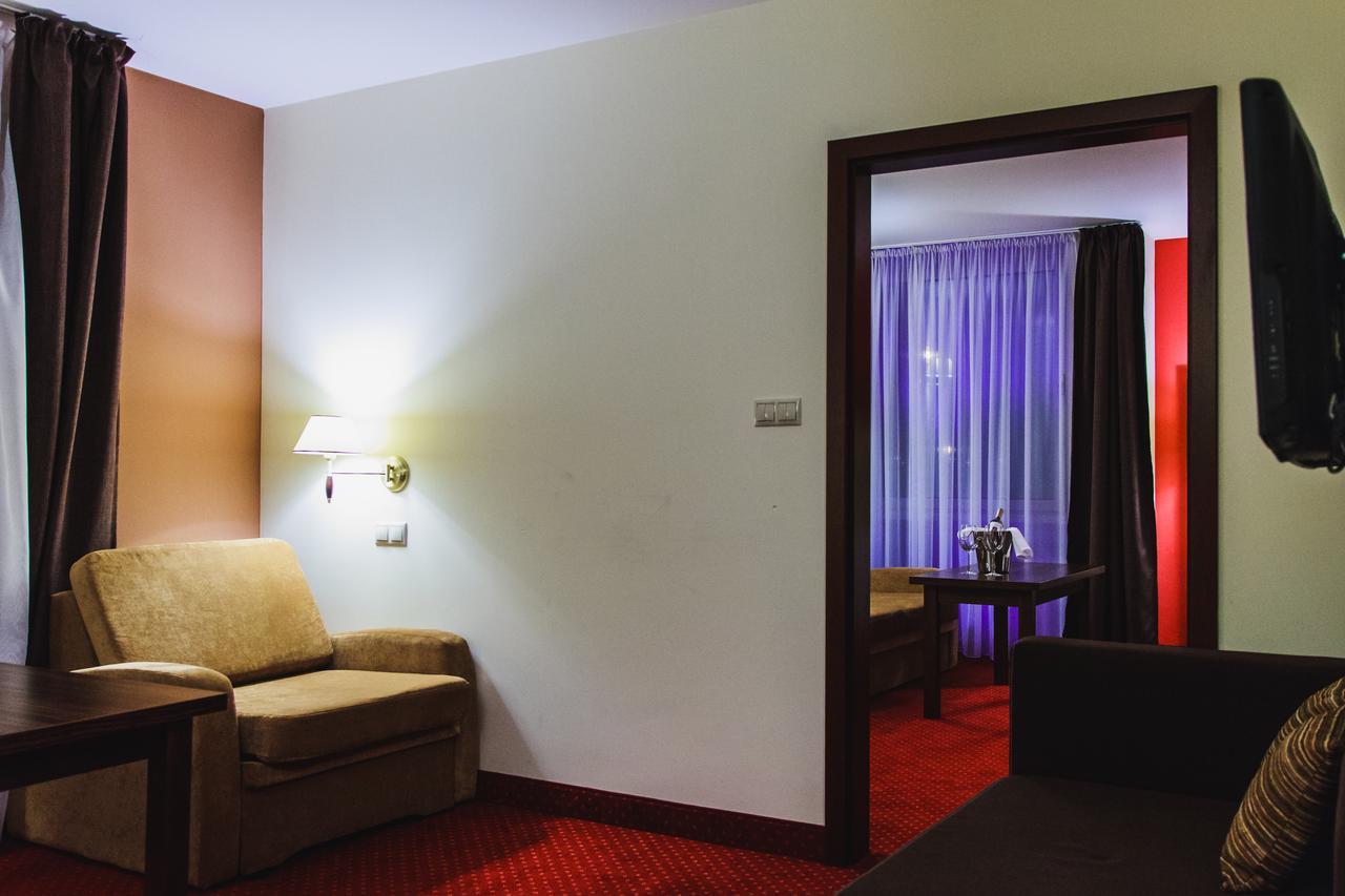 Hotel Pikul Pulawy Exterior photo
