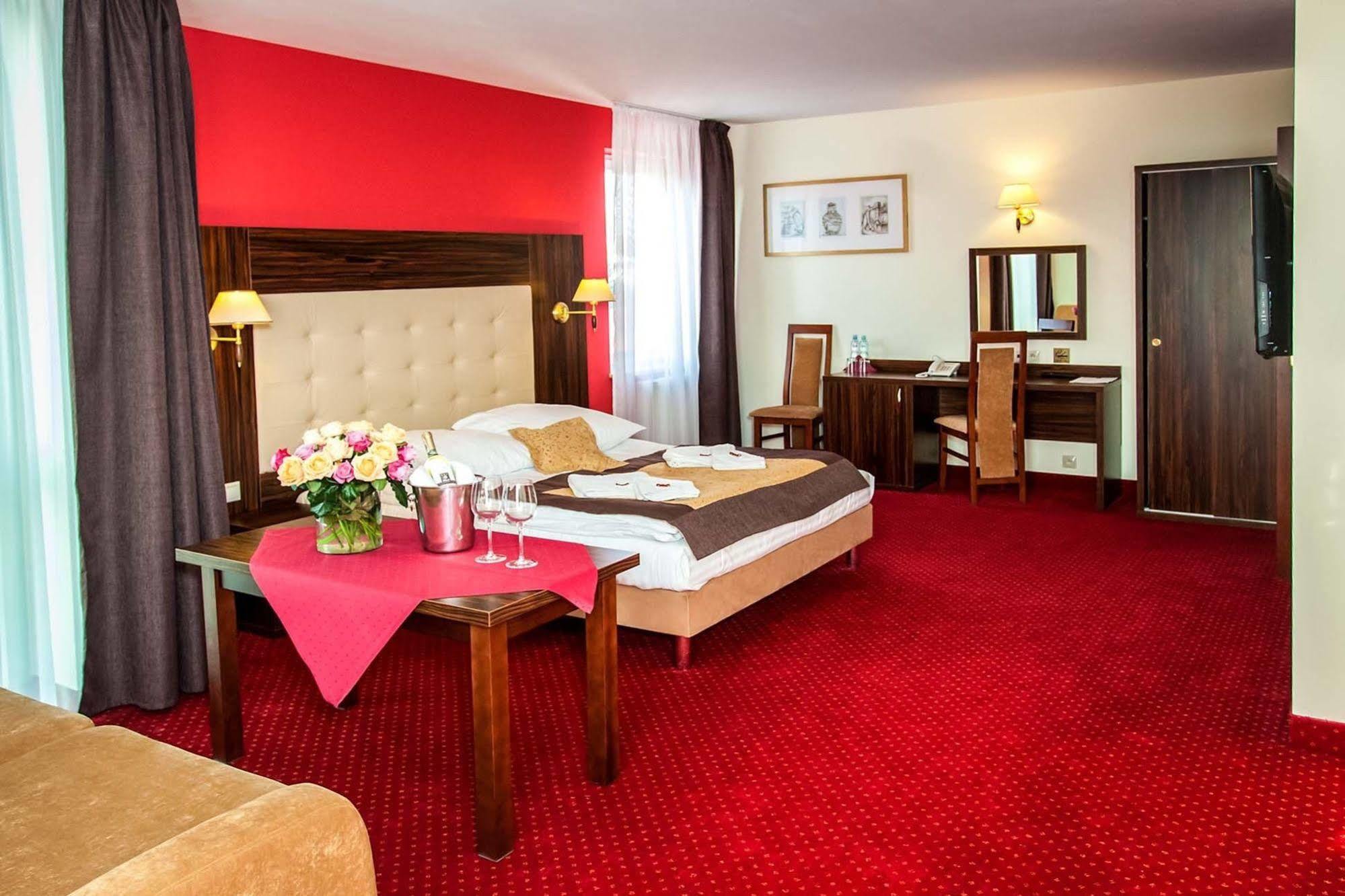 Hotel Pikul Pulawy Exterior photo