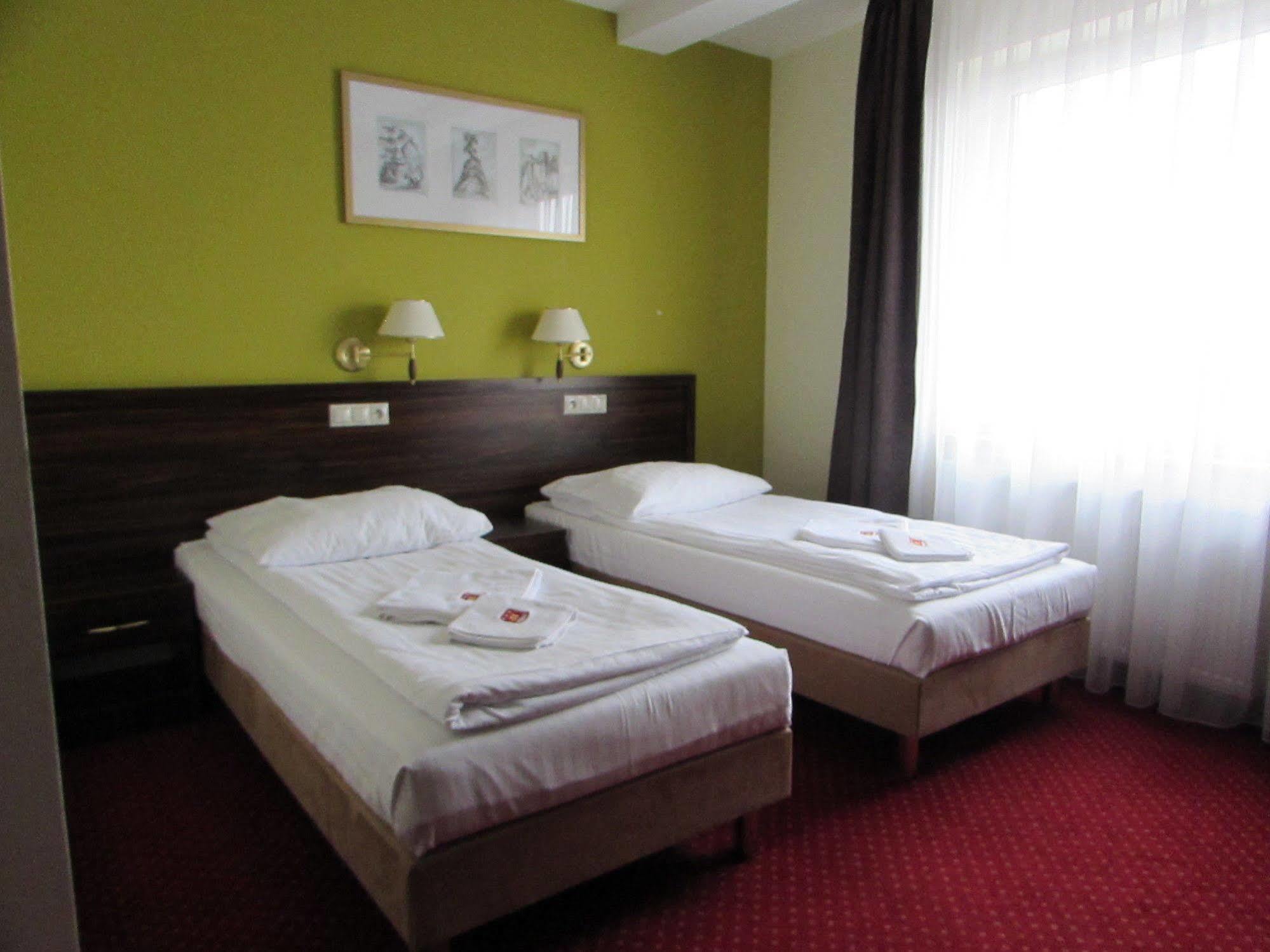 Hotel Pikul Pulawy Exterior photo