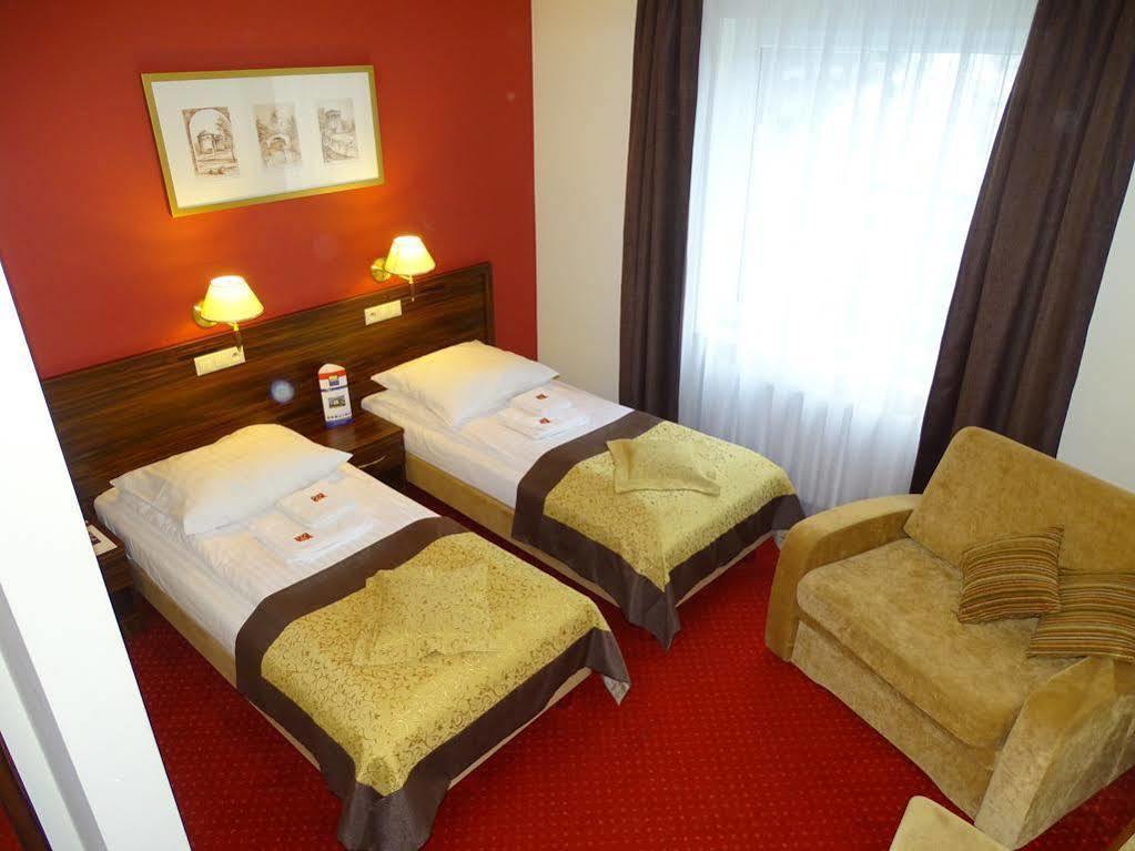 Hotel Pikul Pulawy Exterior photo